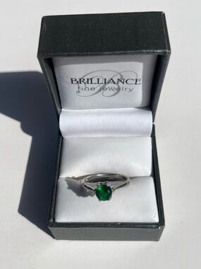 Green Emerald Gem Solitaire Ring (does NOT come with box)